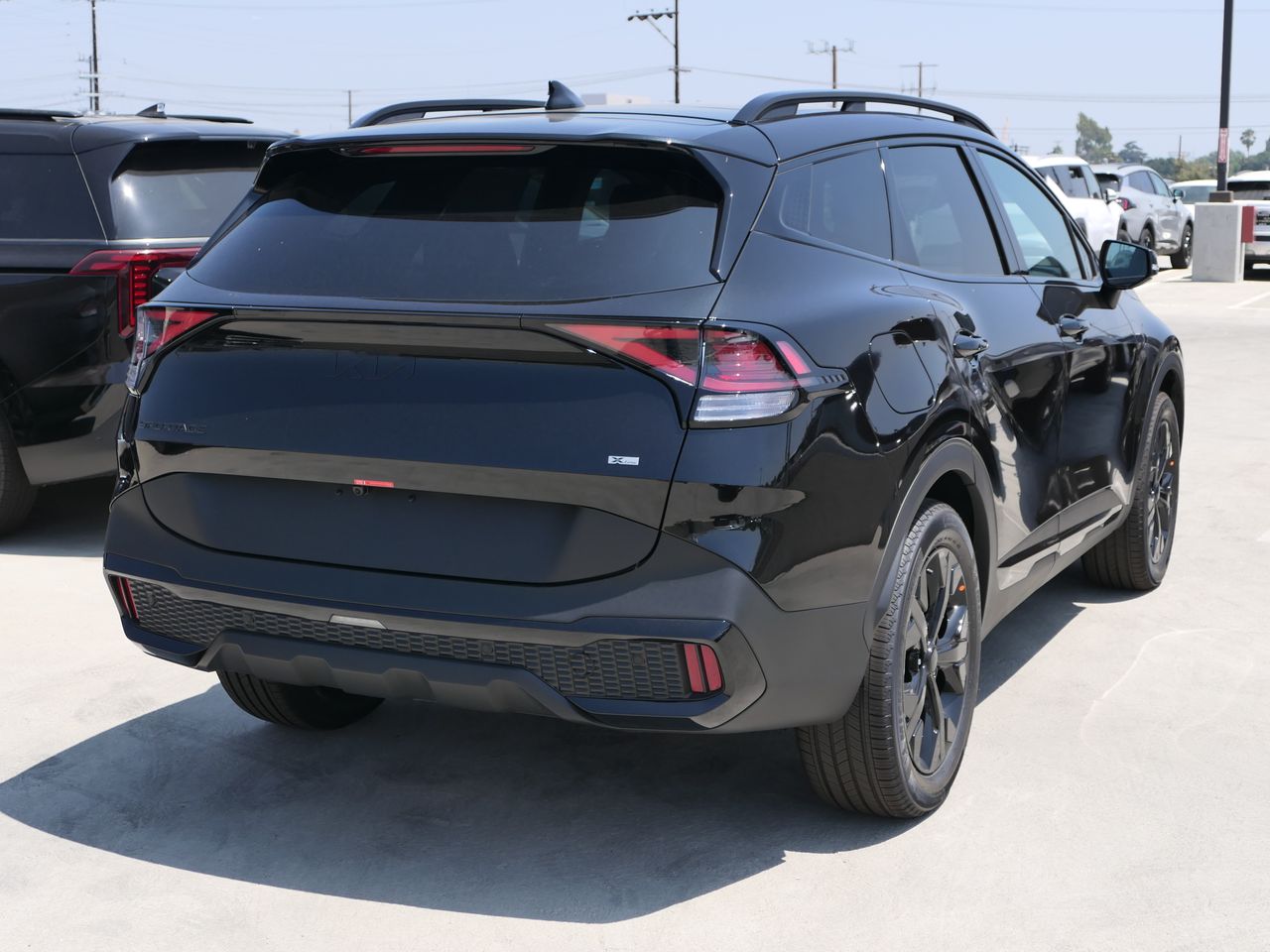 2025 Kia Sportage Plug-In Hybrid X-Line photo 3