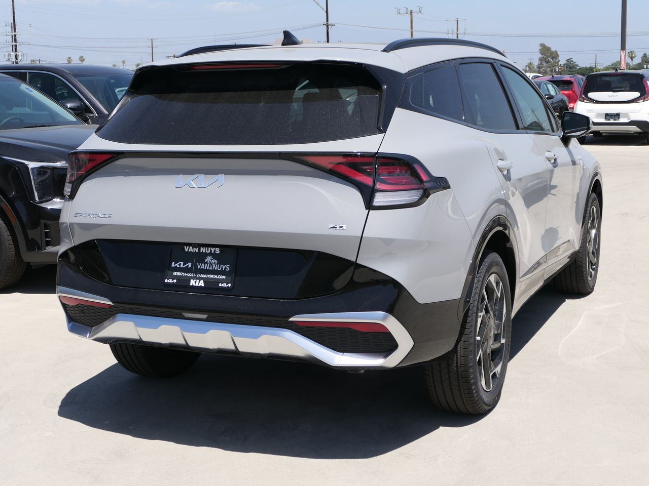 2025 Kia Sportage photo 3