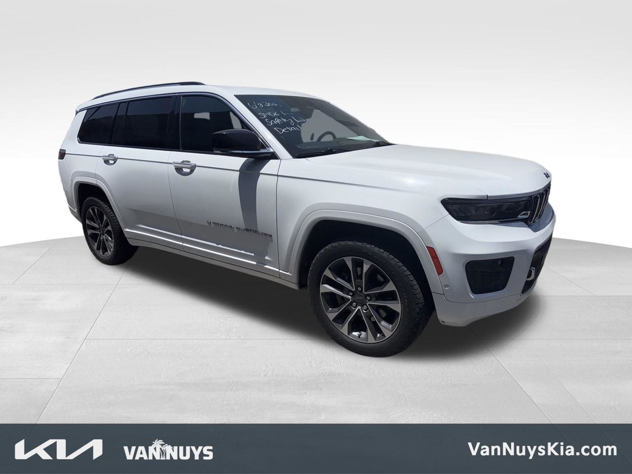 2021 Jeep Grand Cherokee L Overland's photo