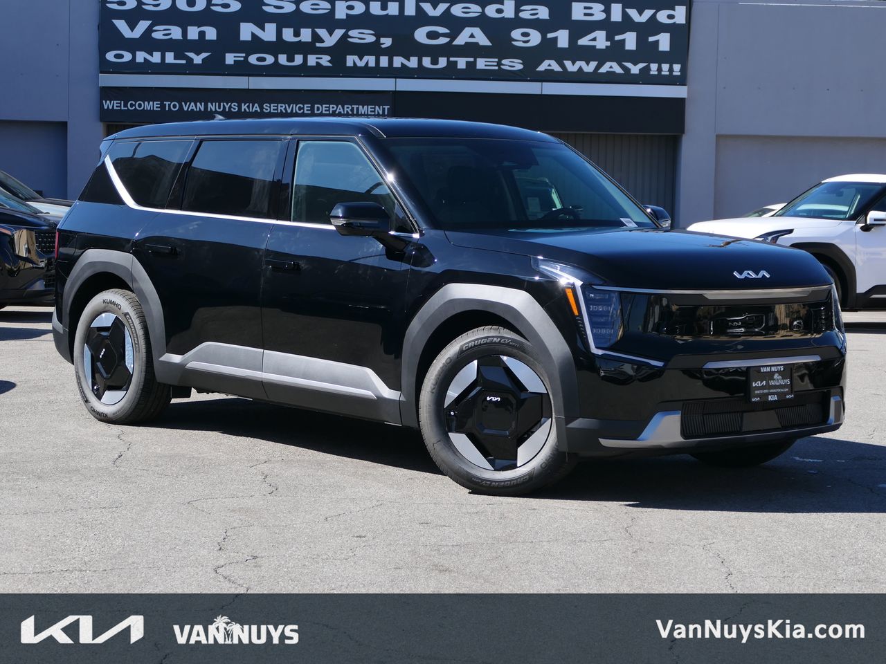 2026 Kia EV9 Light's photo