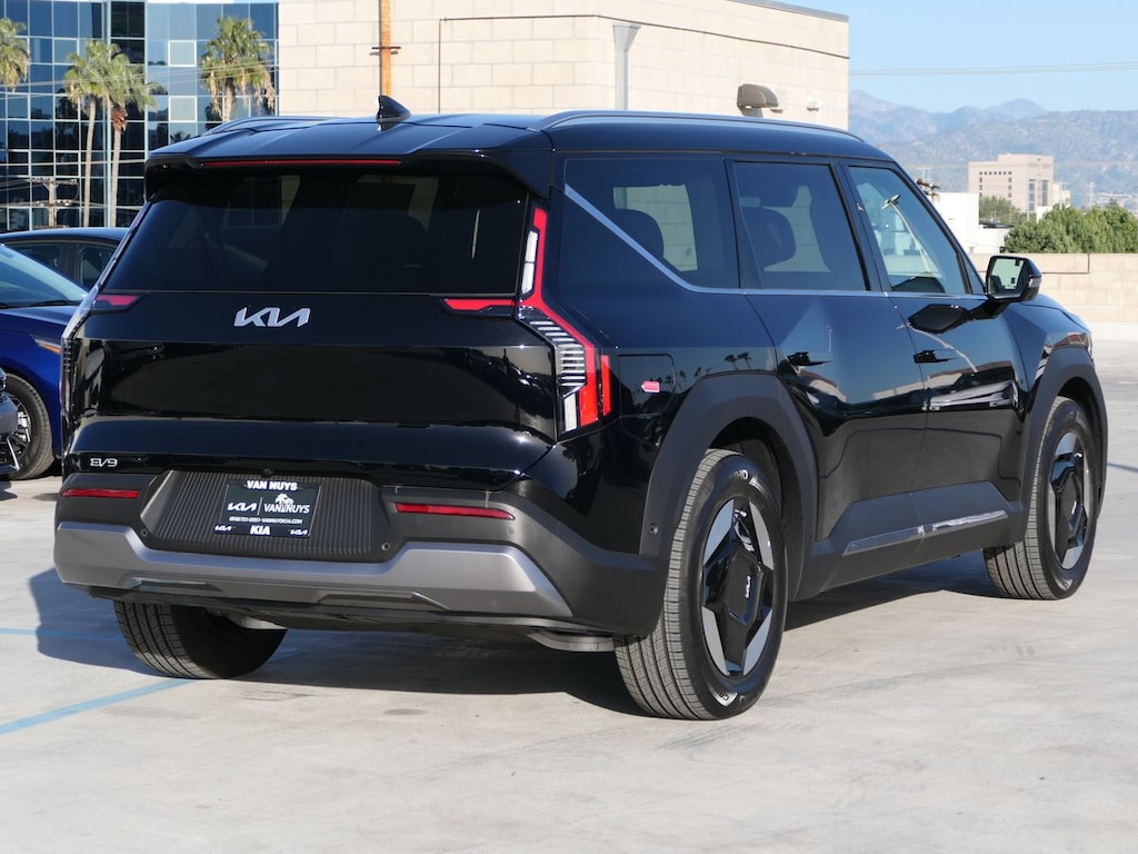 New 2026 Kia EV9 Wind SUV