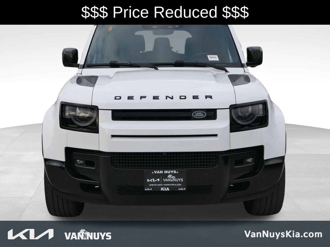 2024 Land Rover Defender 130 X-Dynamic SE photo 3