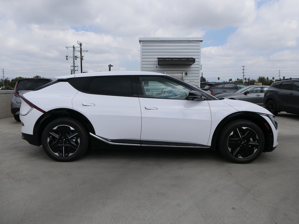 New 2025 Kia EV6 Wind SUV