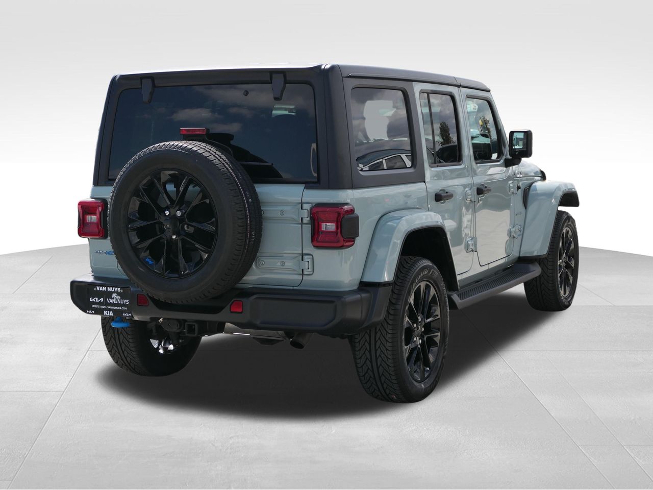 2023 Jeep Wrangler Sahara 4xe photo 2