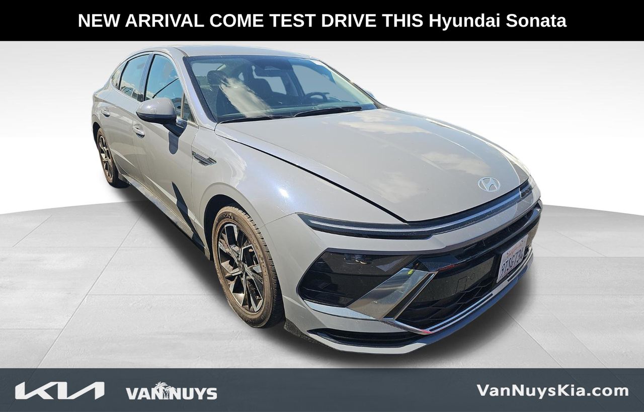 2025 Hyundai Sonata SEL photo 2
