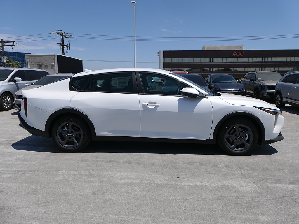 New 2026 Kia K4 LXS