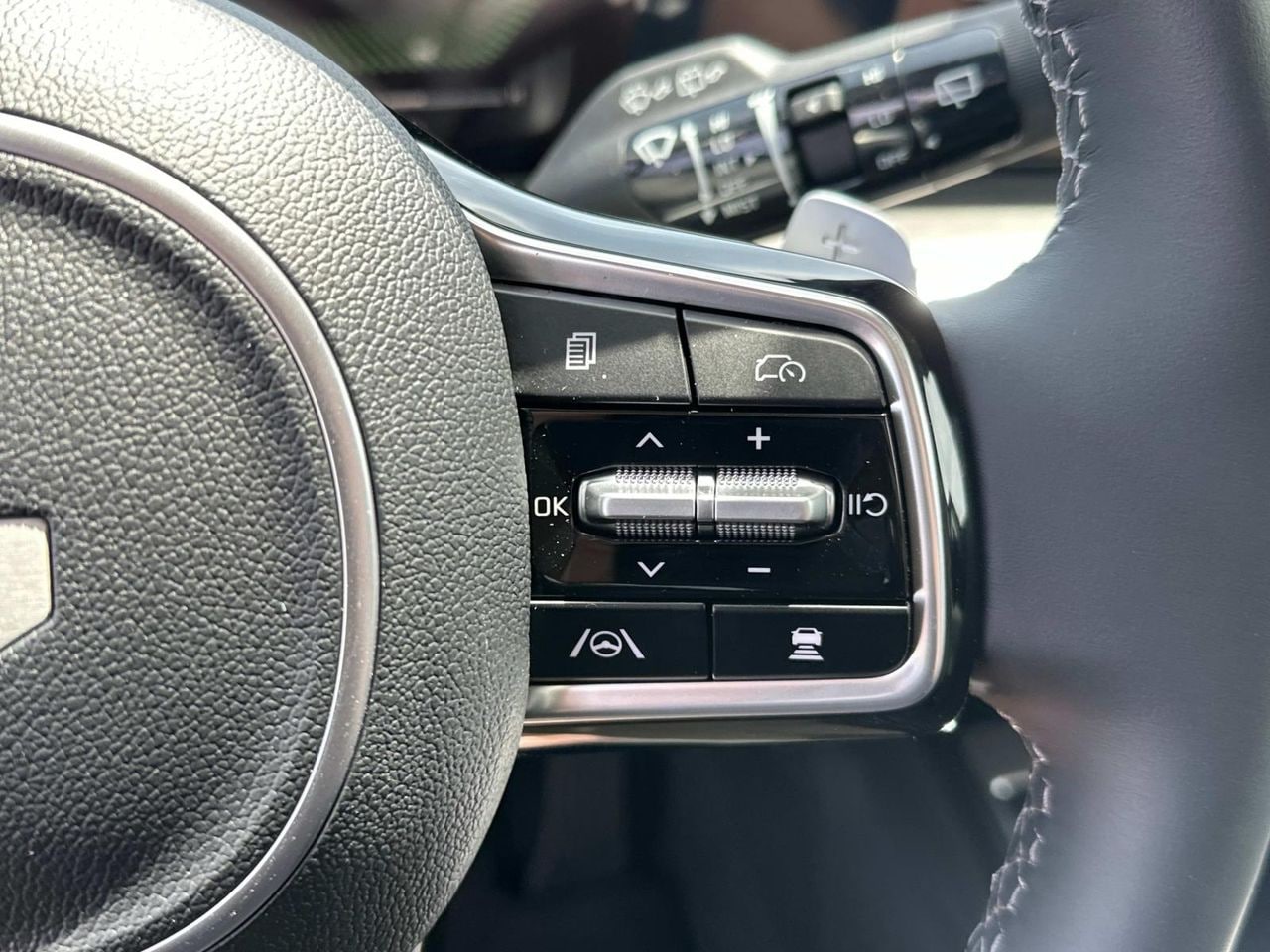 2025 Kia Sorento EX Hybrid - Photo 17