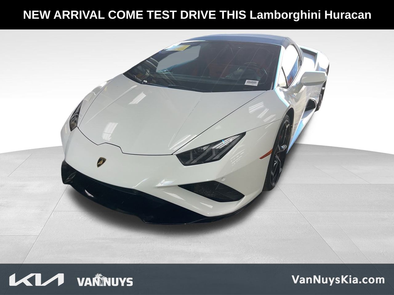 2021 Lamborghini Huracan Evo Base photo 2