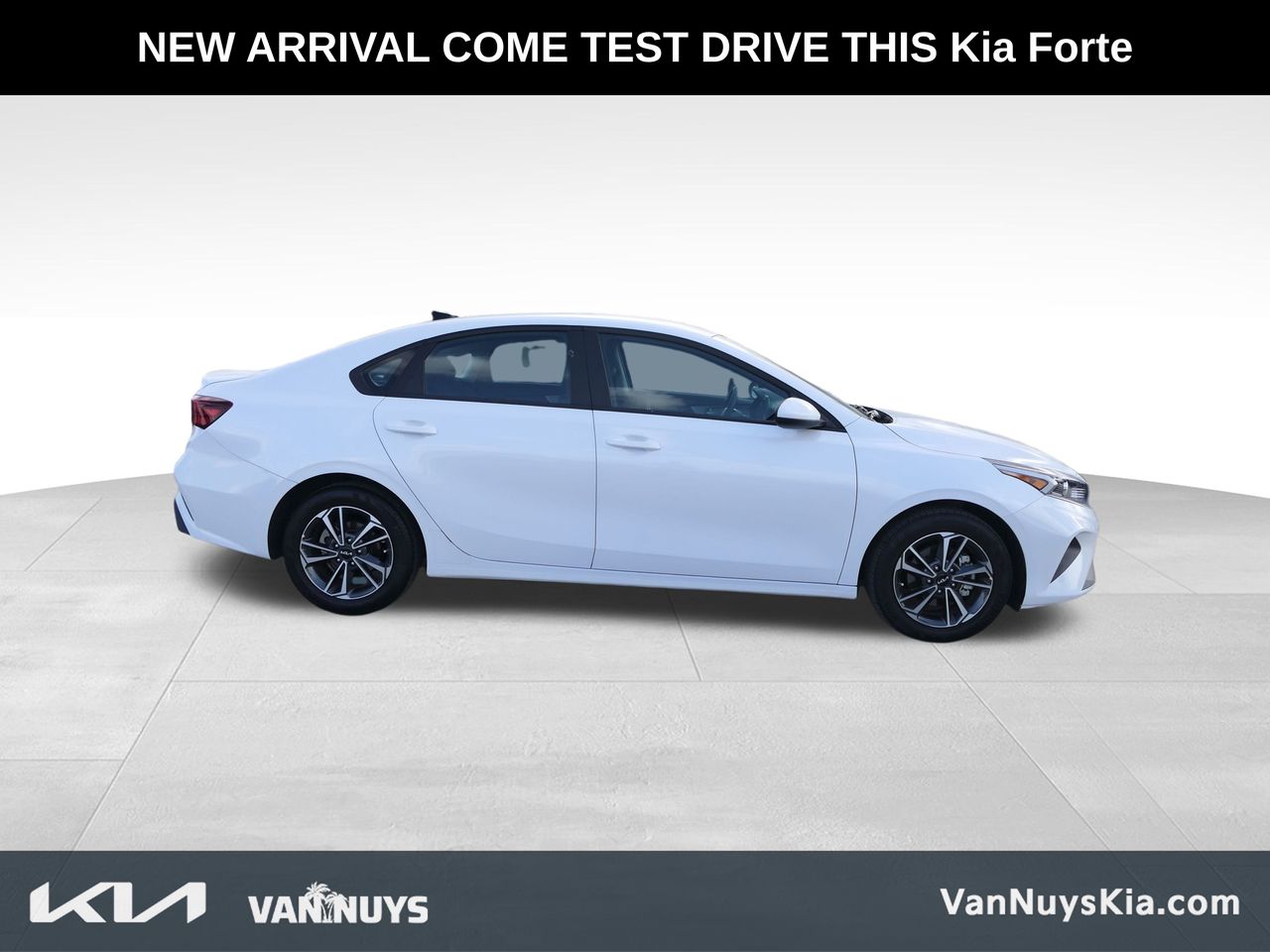 2023 Kia Forte LXS photo 2