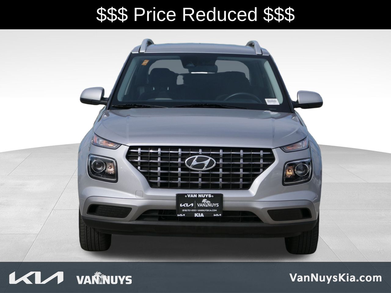 2025 Hyundai Venue SEL photo 3