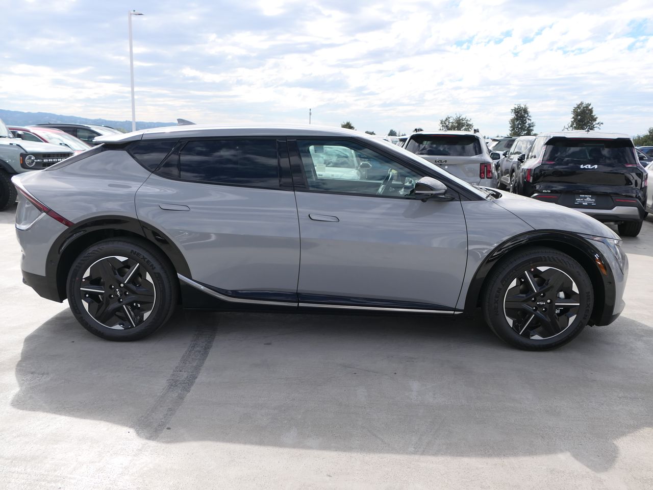 2025 Kia EV6 Wind photo 2