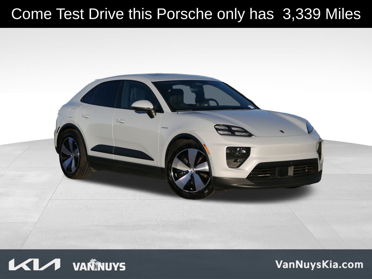 2024 Porsche Macan Base's photo