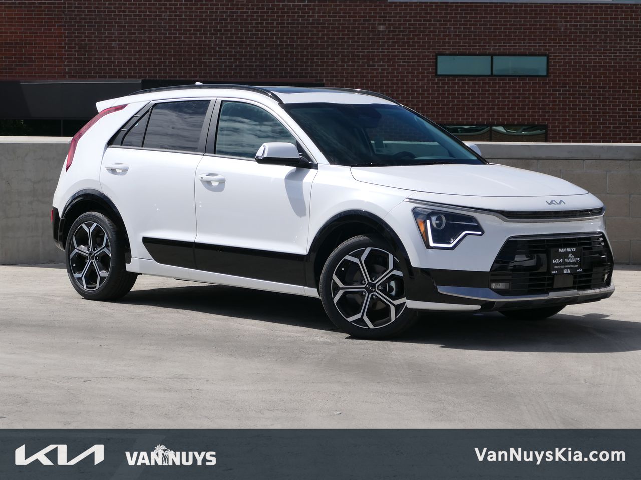 2025 Kia Niro EX Touring's photo