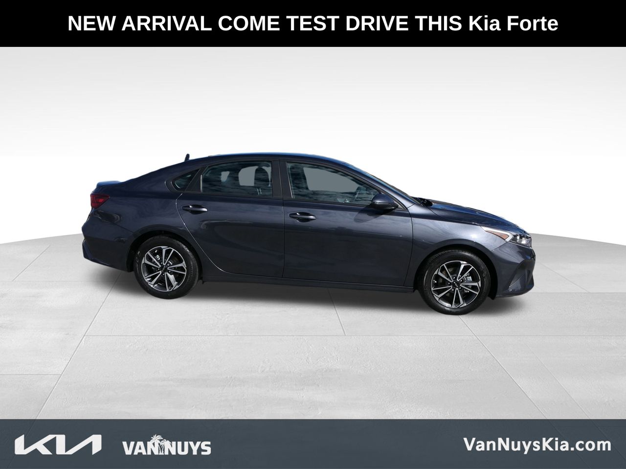 2023 Kia Forte LXS photo 2