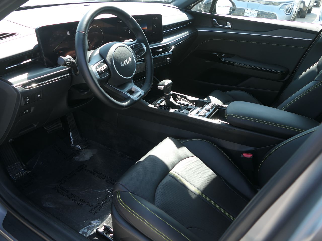 2025 Kia K5 GT - Photo 12