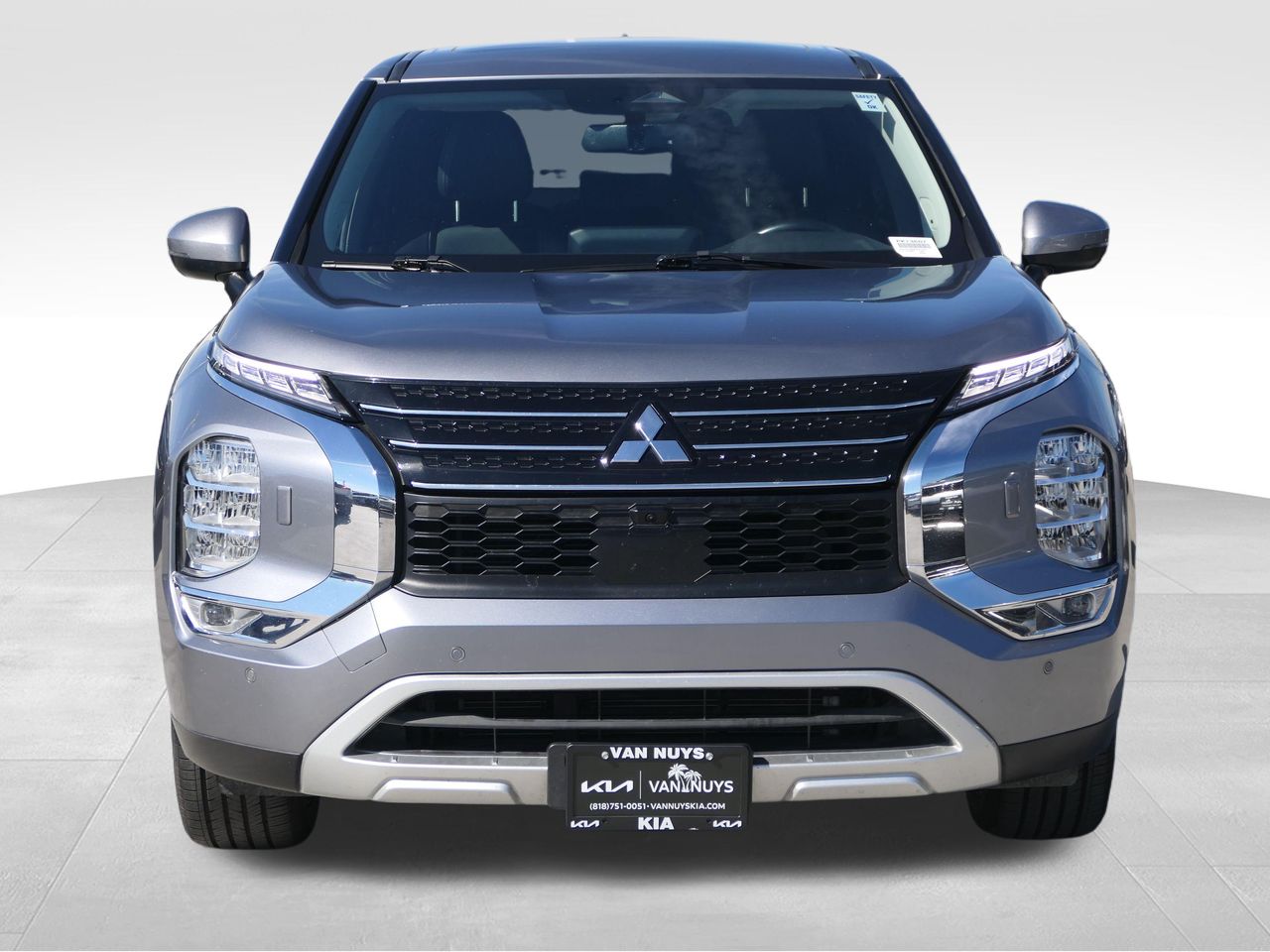 2024 Mitsubishi Outlander SE photo 3