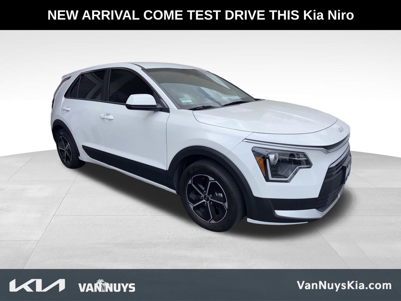 2023 Kia Niro LX HEV's photo