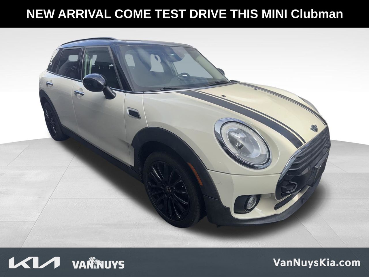 2018 MINI Cooper Clubman photo 2