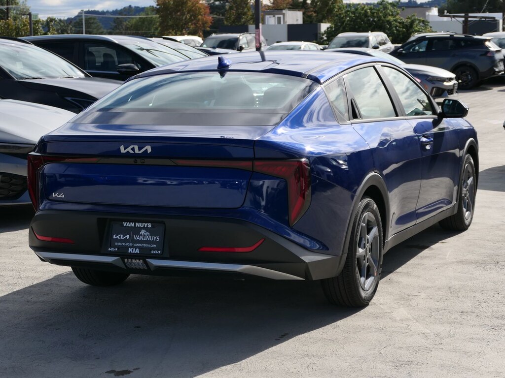 New 2025 Kia K4 LXS Sedan