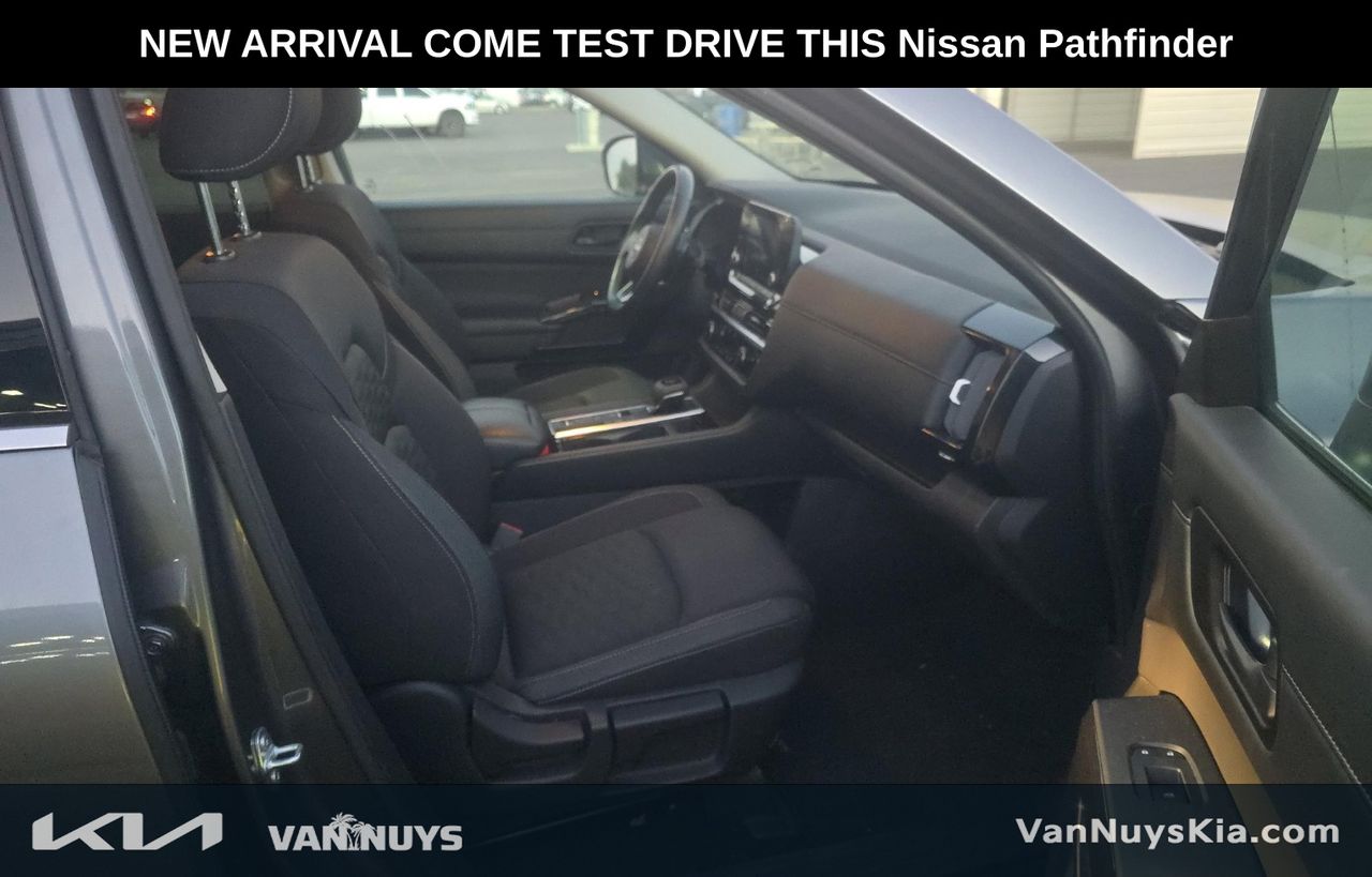 2025 Nissan Pathfinder SV photo 4