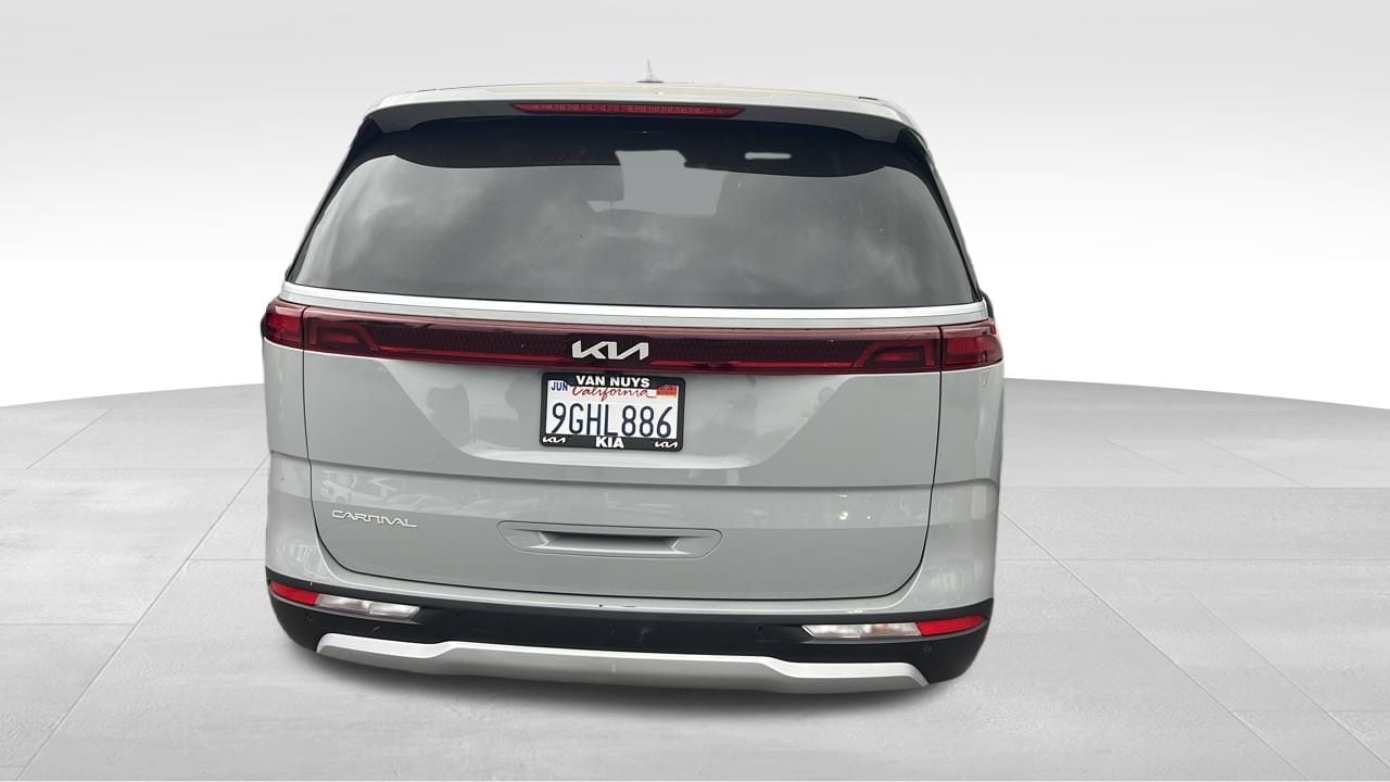 2024 Kia Carnival EX photo 3