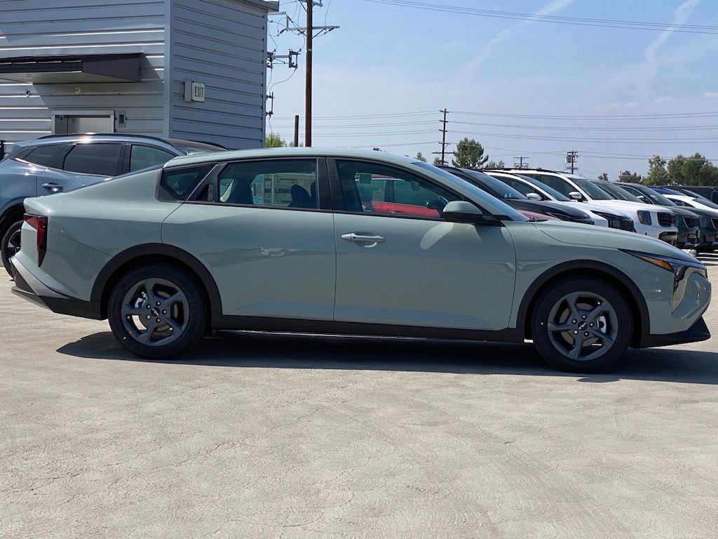 New 2026 Kia K4 LXS Sedan