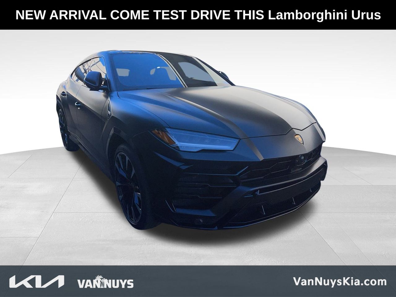 2020 Lamborghini Urus Base photo 3