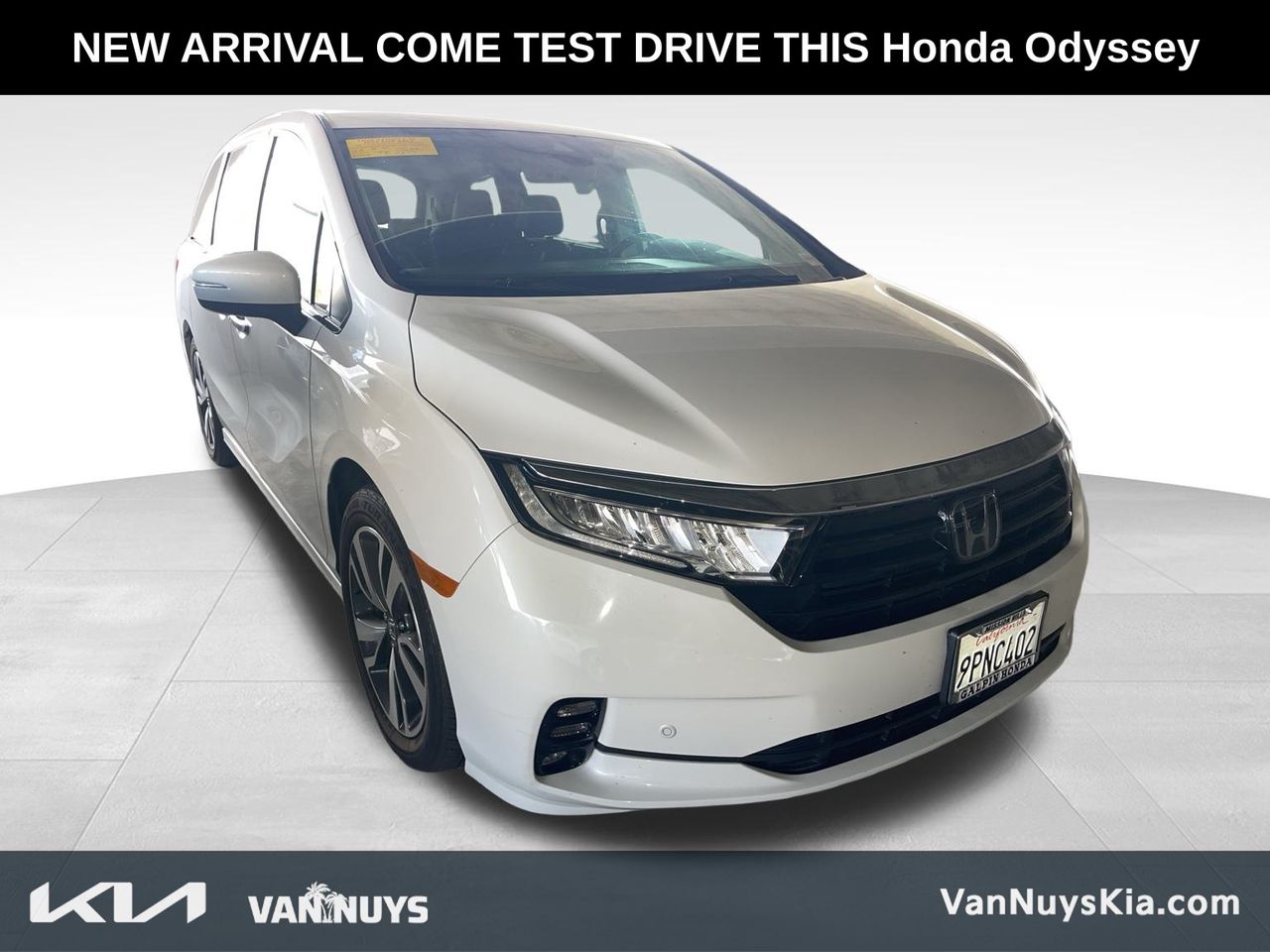 2024 Honda Odyssey Touring photo 2