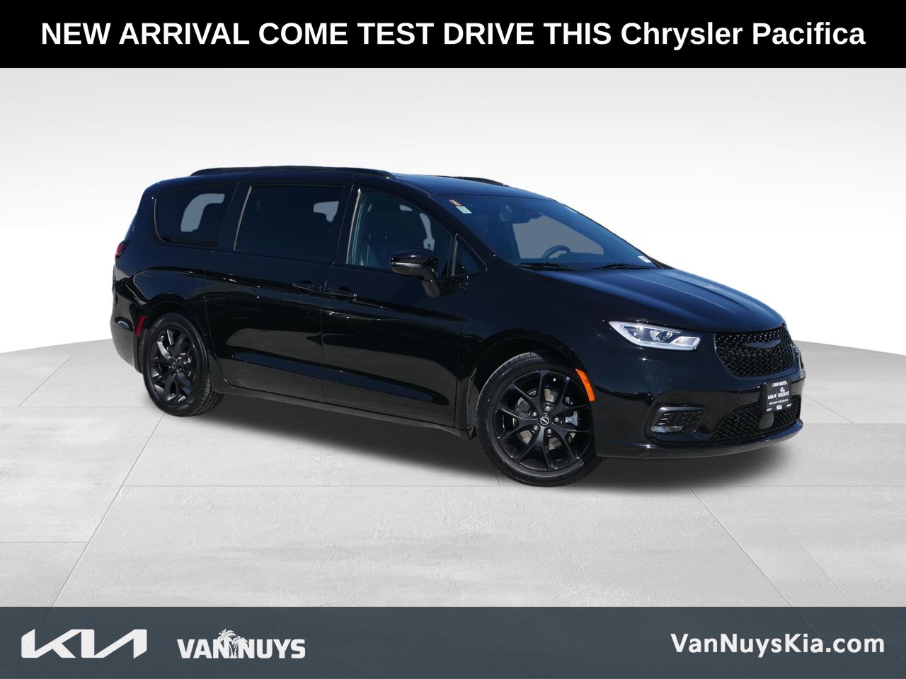 2025 Chrysler Pacifica Limited photo 1