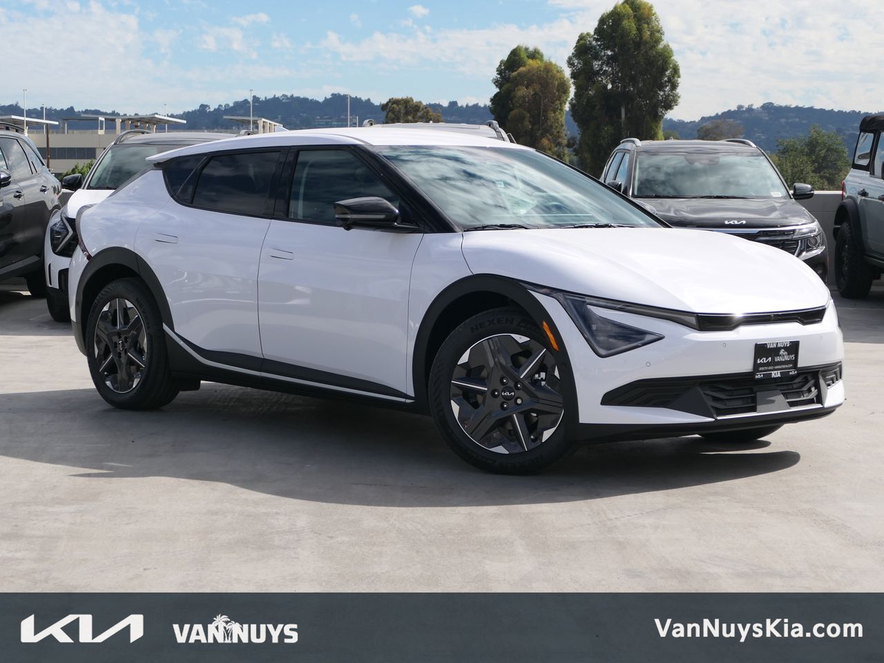 2025 Kia EV6 Light L/R's photo