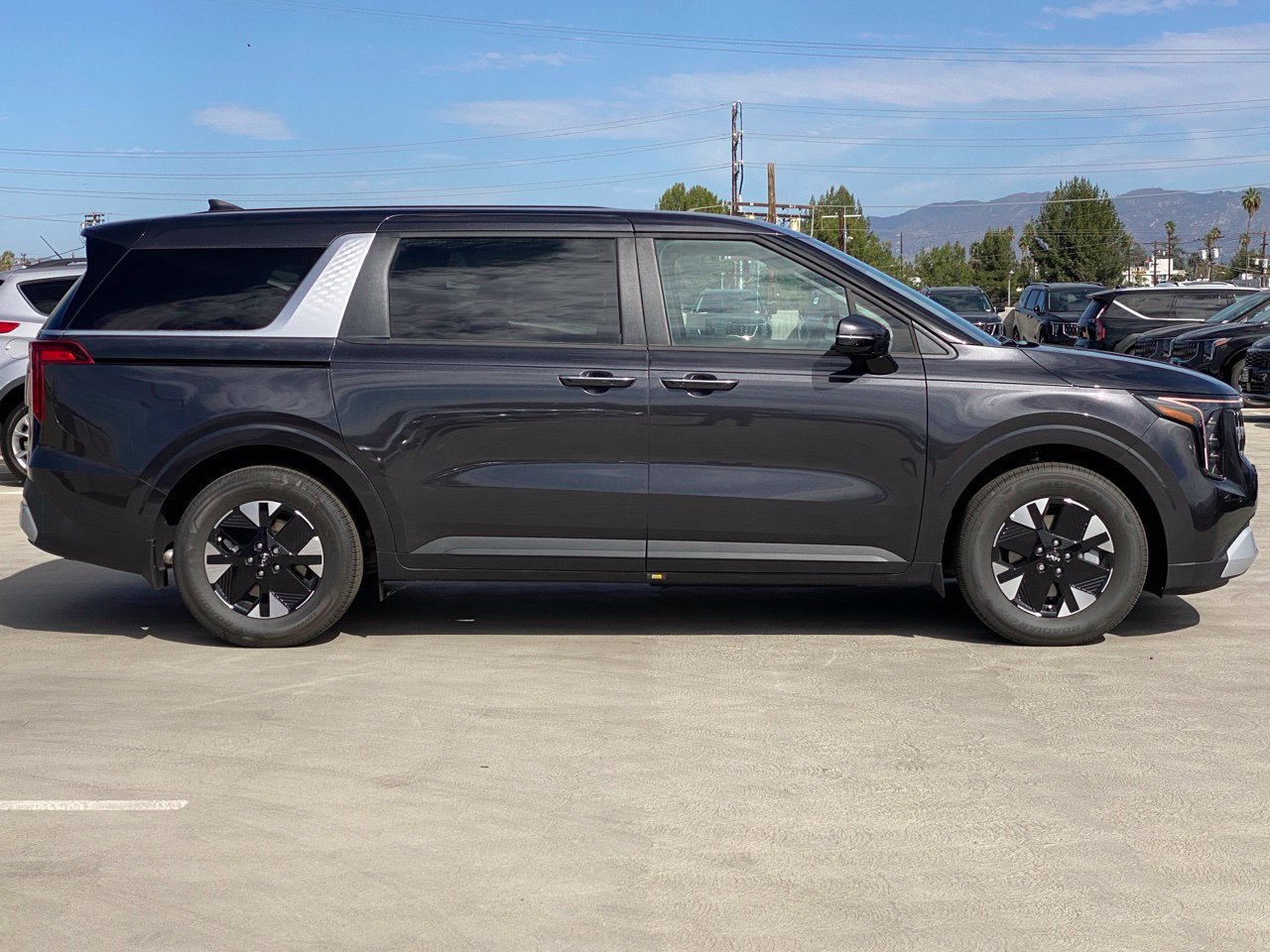 New 2026 Kia Carnival Hybrid LXS Minivan/Van