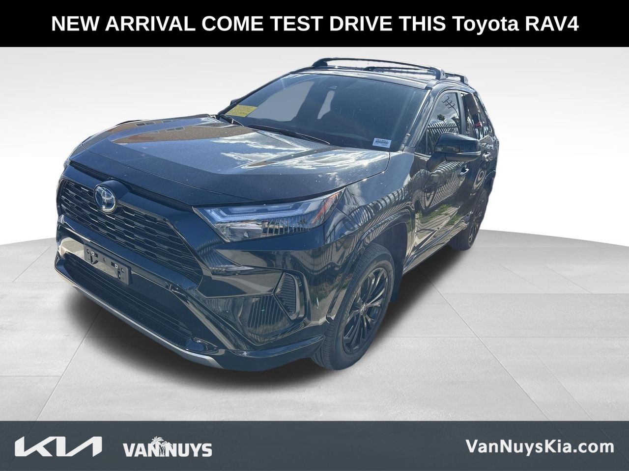 2024 Toyota RAV4 Hybrid SE photo 2
