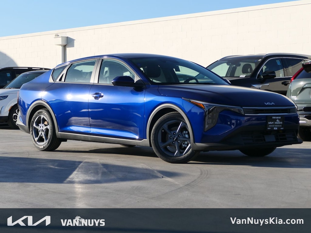 New 2025 Kia K4 LXS Sedan