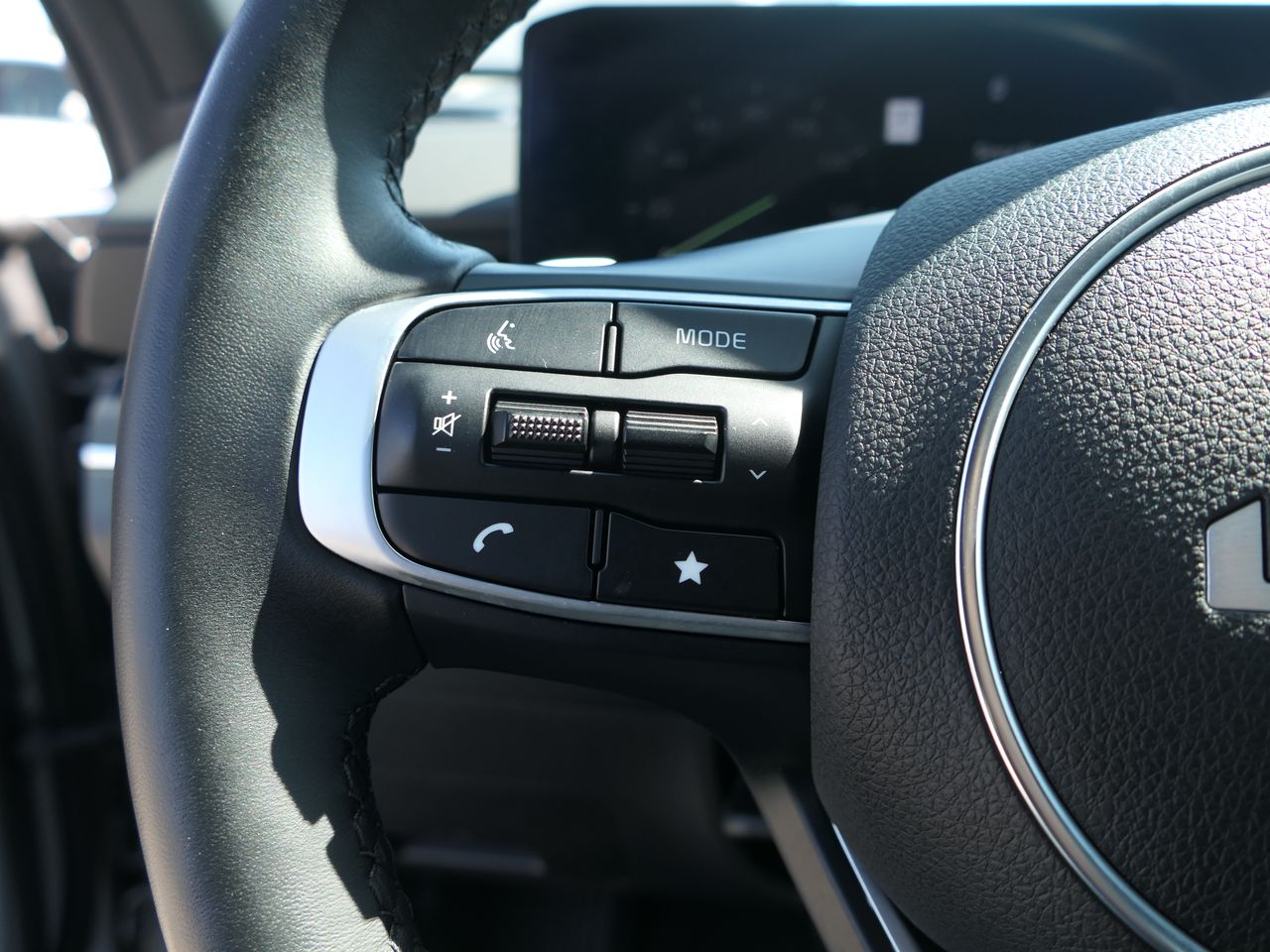 2025 Kia K5 GT - Photo 15