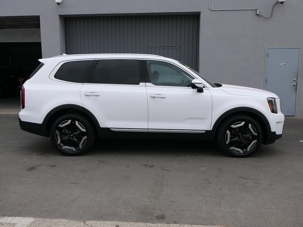 Used 2024 Kia Telluride S SUV