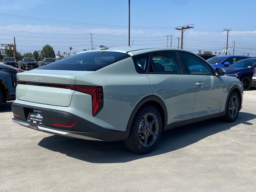 New 2026 Kia K4 LXS Sedan