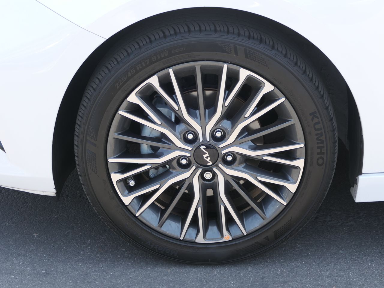 2023 Kia Forte GT-Line photo 3