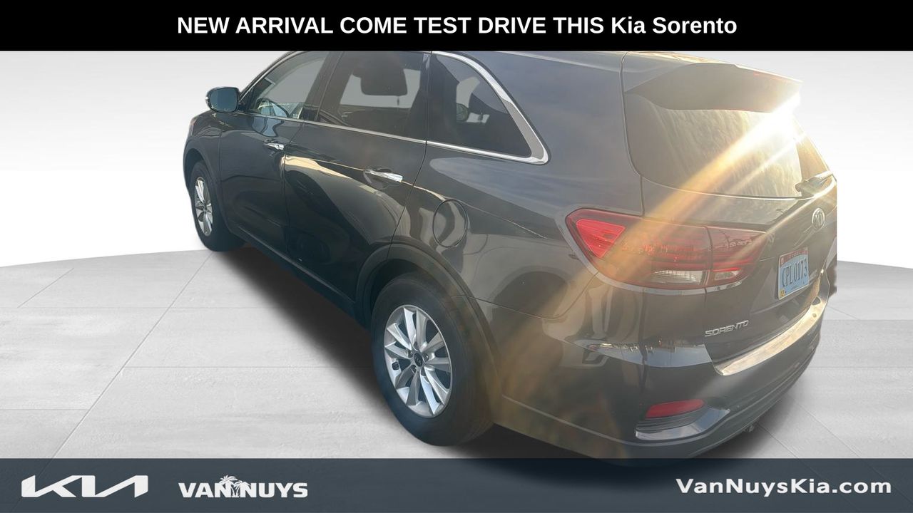 2019 Kia Sorento LX photo 2