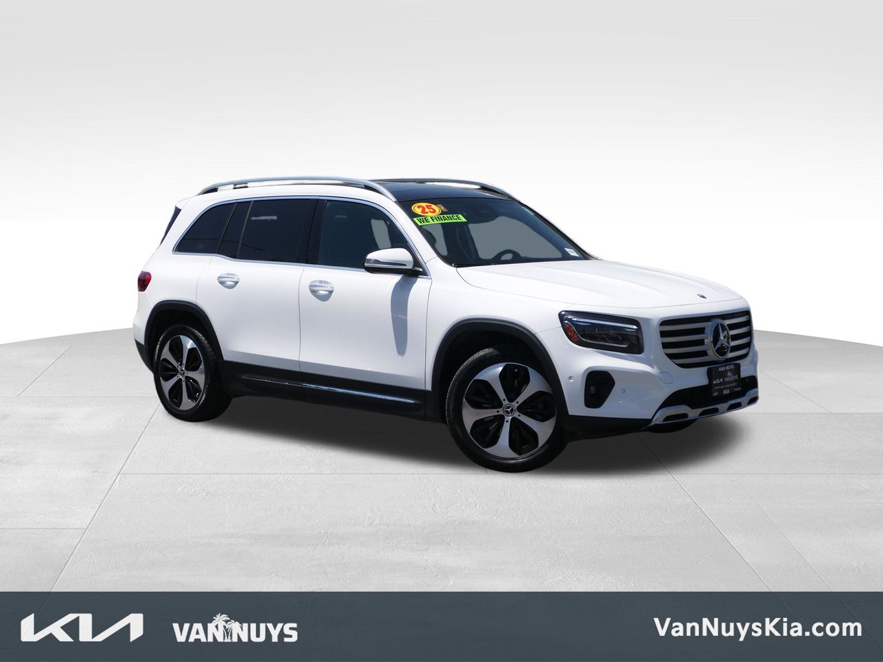 2025 Mercedes-Benz GLB GLB 250 4MATIC's photo