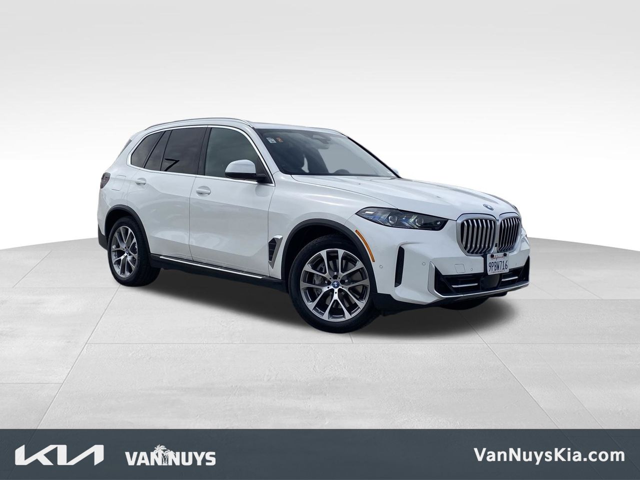 2025 BMW X5 xDrive50e's photo