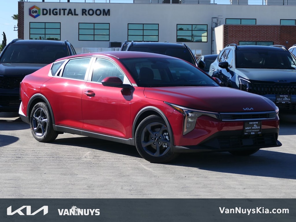 New 2025 Kia K4 LXS Sedan
