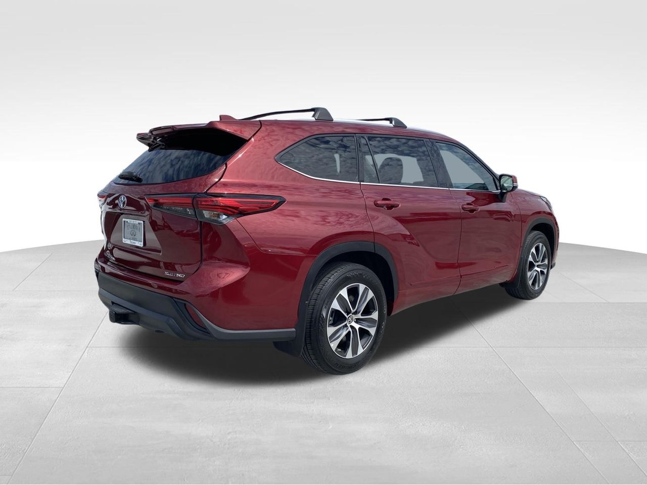 2022 Toyota Highlander XLE photo 2