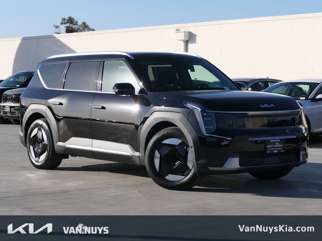 New 2026 Kia EV9 Wind SUV