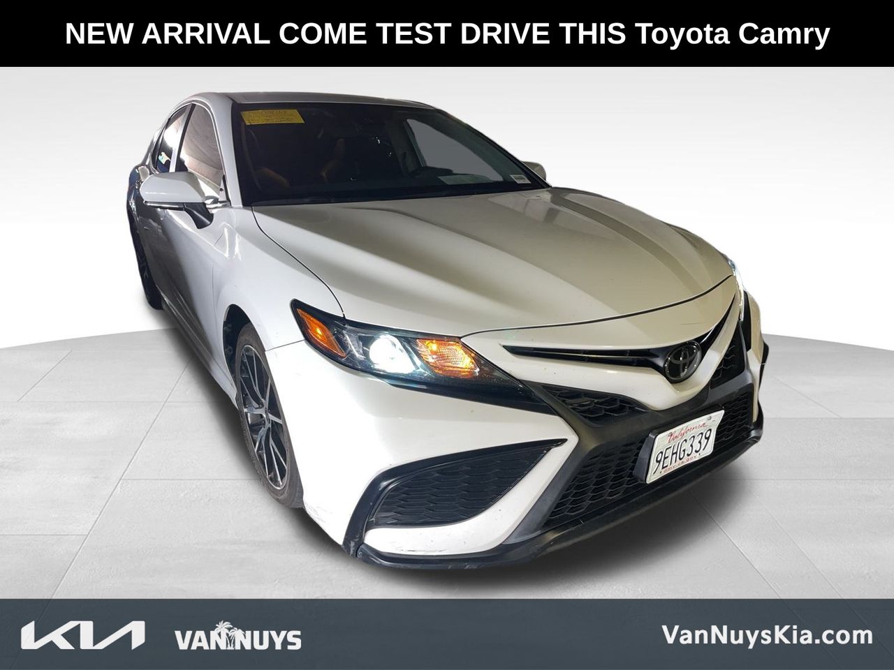 2023 Toyota Camry SE photo 2