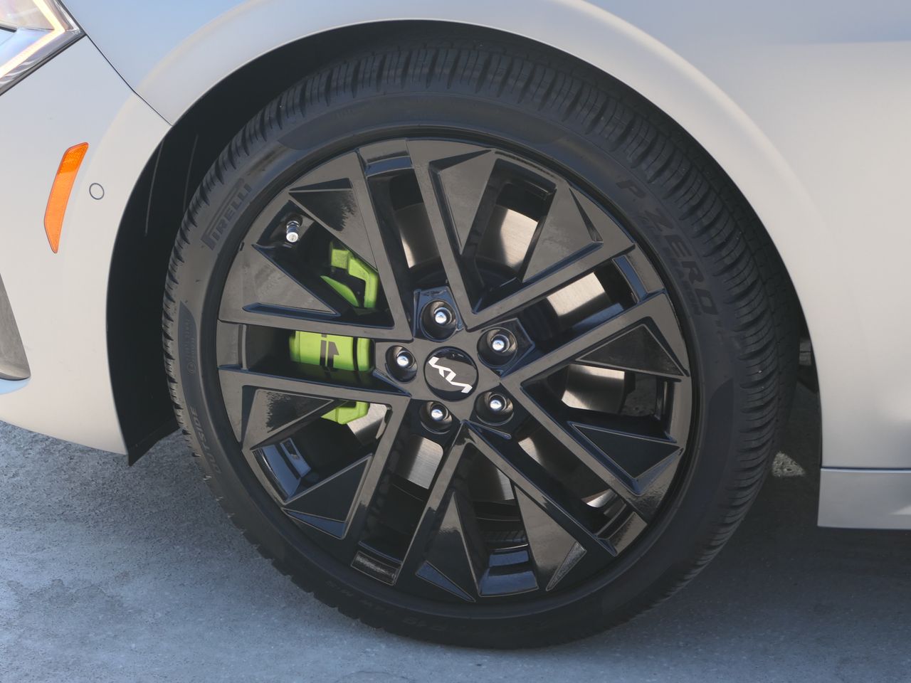 2025 Kia K5 GT - Photo 10