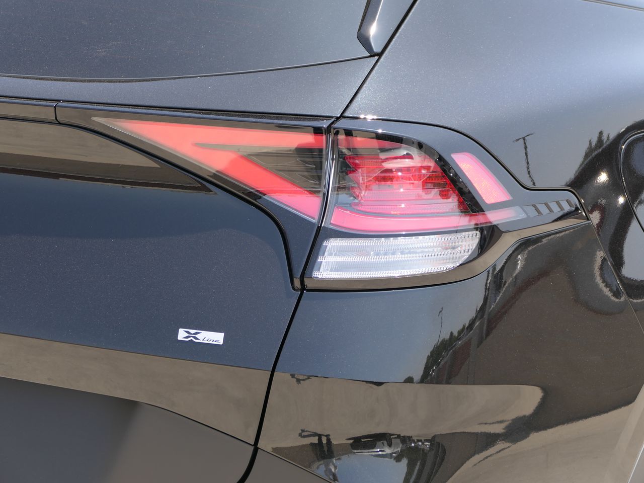 2025 Kia Sportage Plug-In Hybrid X-Line photo 4