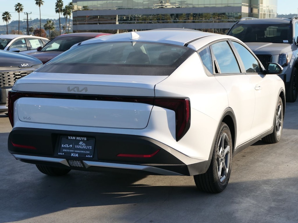 New 2025 Kia K4 LXS Sedan