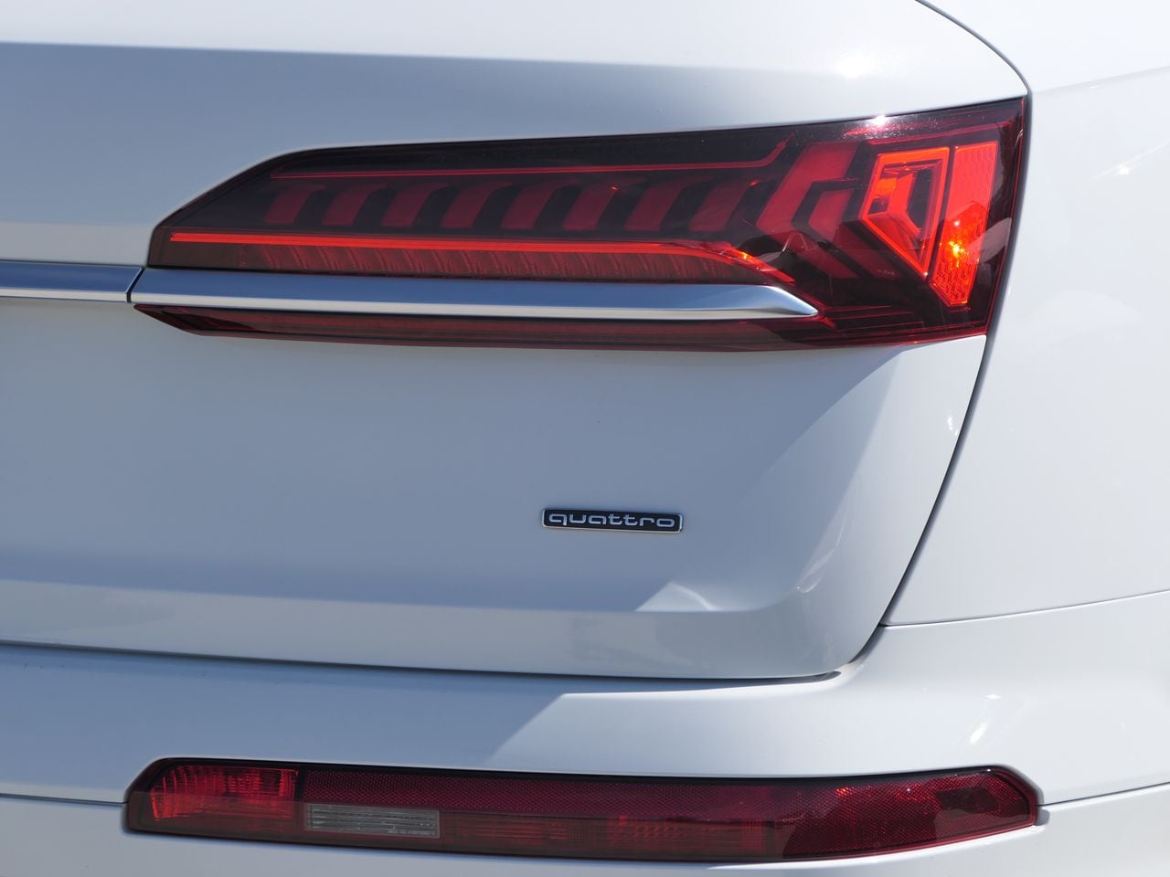 2021 Audi Q7 45 Premium photo 2