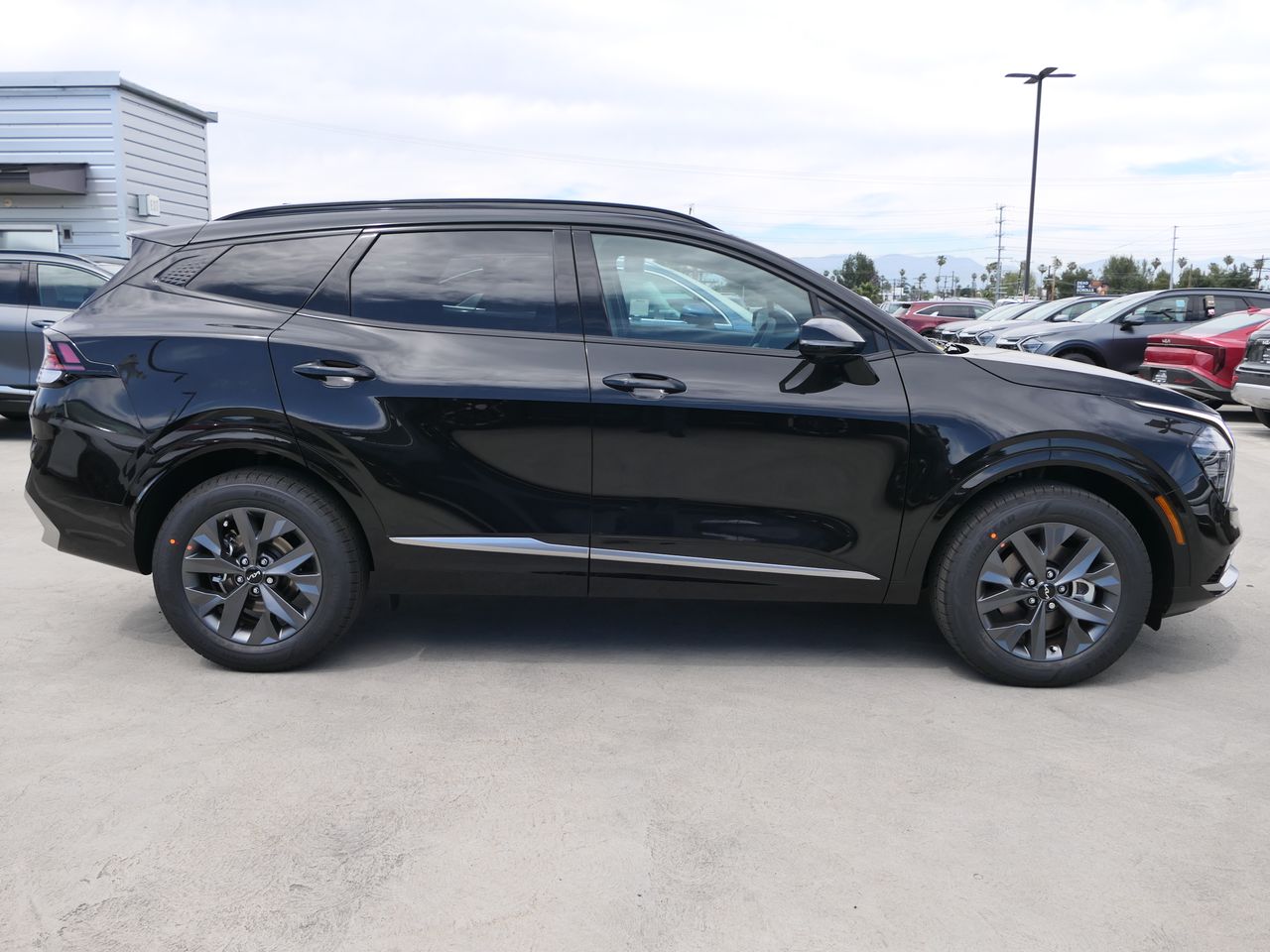2025 Kia Sportage photo 2