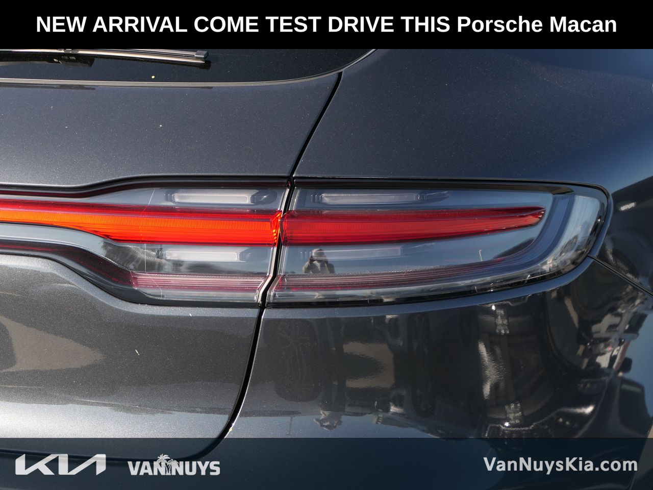 2023 Porsche Macan Base photo 2